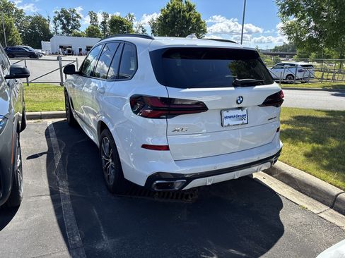 Used 2024 BMW X5 sDrive40i w/ M Sport Package RWD image 17