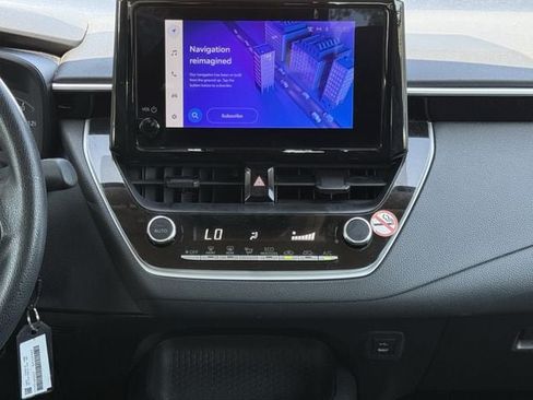 Used 2025 Toyota Corolla LE FWD image 17
