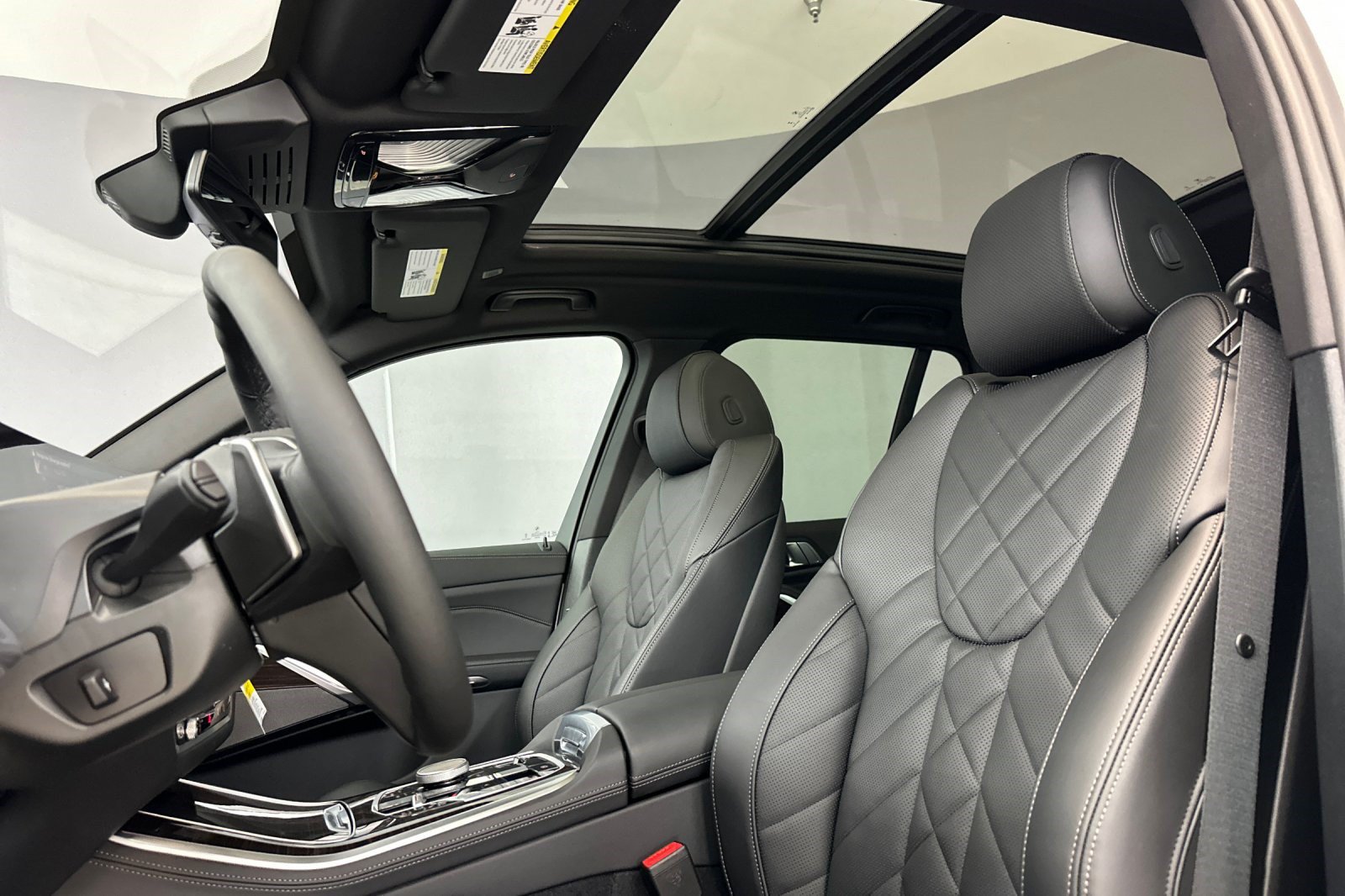 New 2026 BMW X5 xDrive50e w/ Premium Package AWD/4WD image 14