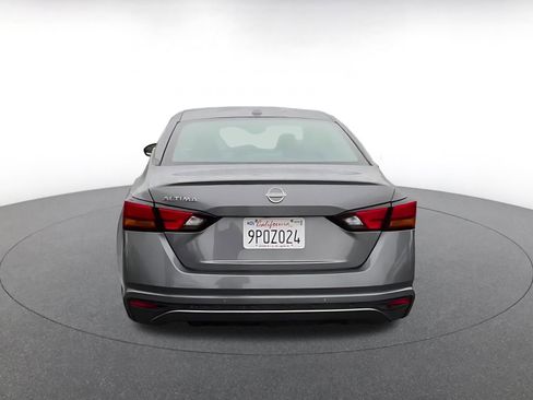 Used 2025 Nissan Altima 2.5 SV image 11