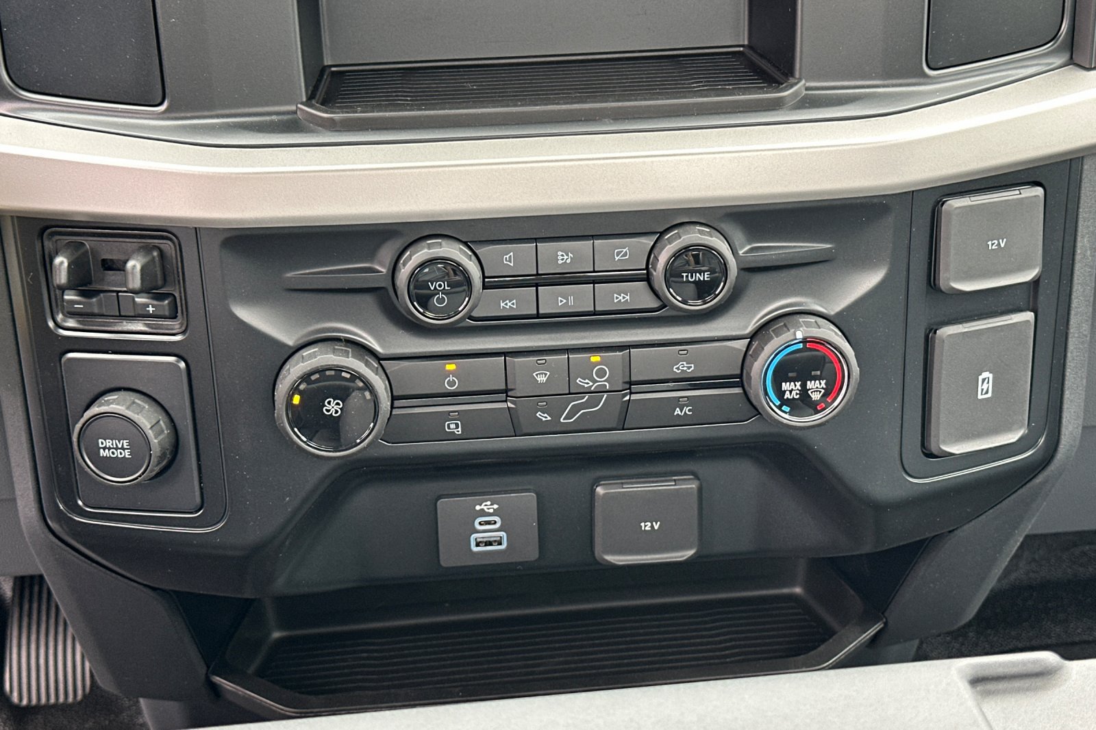 New 2024 Ford F550 2WD Regular Cab Super Duty image 14
