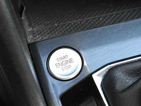 Used 2023 Volkswagen Tiguan SE w/ Panoramic Sunroof Package image 22