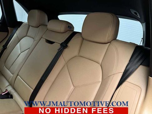 Used 2021 Porsche Macan image 16