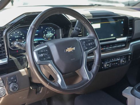 Used 2022 Chevrolet Silverado 1500 LT AWD/4WD image 16