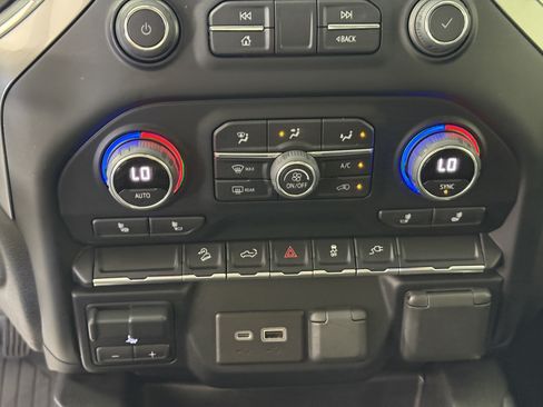 Used 2022 Chevrolet Silverado 1500 LT Trail Boss w/ Convenience Package II AWD/4WD image 21