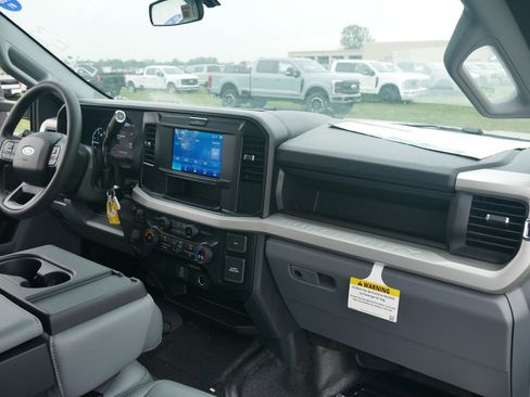 New 2025 Ford F250 XL w/ XL Chrome Package image 23