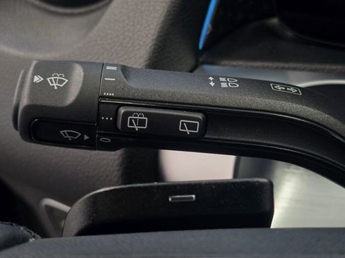 Used 2025 Mercedes-Benz GLB 250 4MATIC image 37