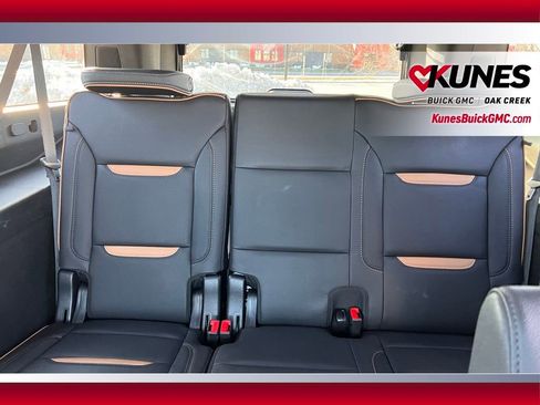 Used 2023 GMC Yukon XL AT4 image 10