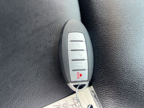 Used 2024 Nissan Pathfinder SL image 25