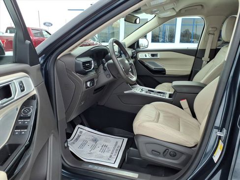 Used 2022 Ford Explorer Platinum w/ Premium Technology Package image 10