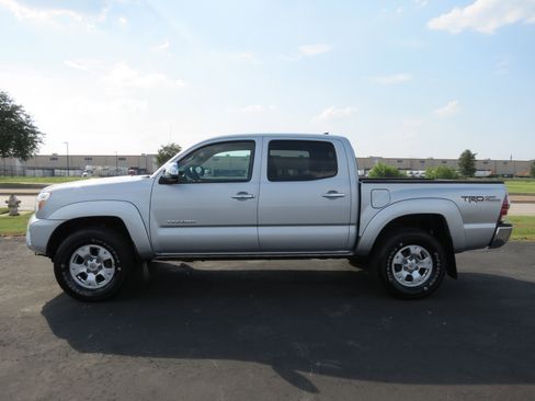 Used 2012 Toyota Tacoma PreRunner w/ TRD Off-Road Pkg image 3
