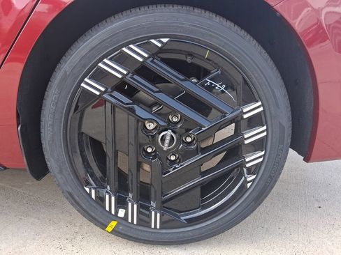 New 2026 Nissan Sentra SR w/ SR Premium Package FWD image 36