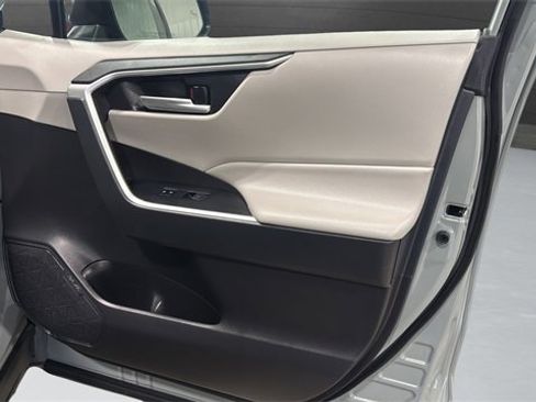 Used 2023 Toyota RAV4 XLE Premium image 33