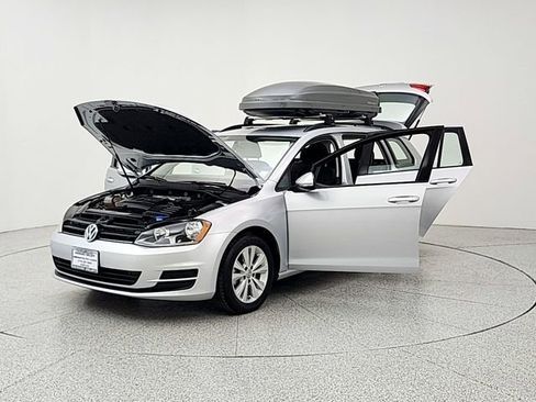 Used 2017 Volkswagen Golf S AWD/4WD image 9