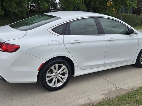 Used 2017 Chrysler 200 Limited w/ Driver Assist Package FWD image 10