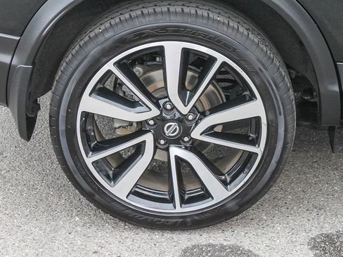 Used 2019 Nissan Rogue Sport SL FWD image 13