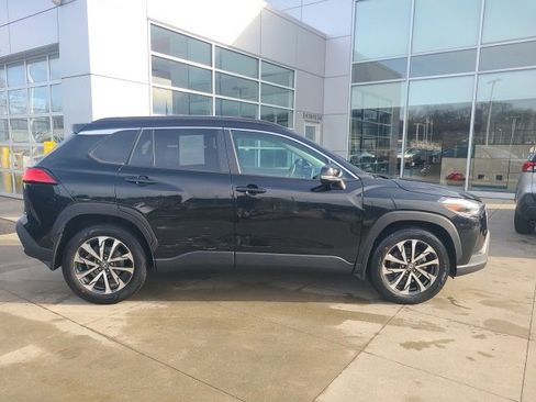 Used 2023 Toyota Corolla Cross XLE image 8