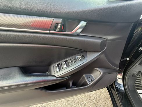 Used 2018 Honda Accord Sport image 10