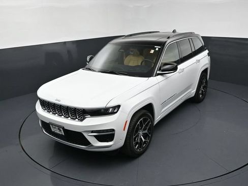 Used 2025 Jeep Grand Cherokee Summit AWD/4WD image 14