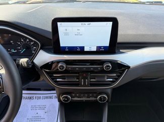 Used 2022 Ford Escape SE w/ Cold Weather Package video 3