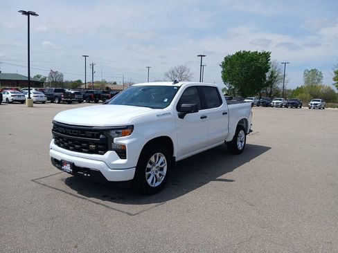 Used 2024 Chevrolet Silverado 1500 Custom image 4