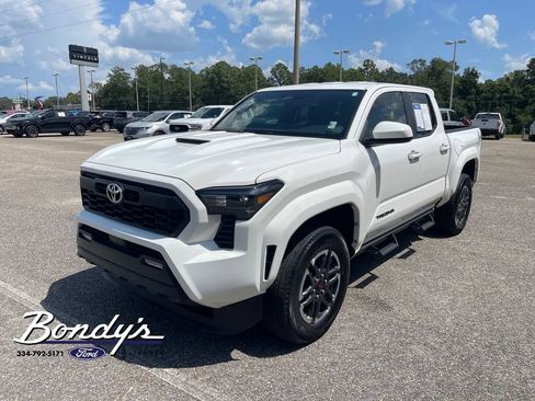 Used 2025 Toyota Tacoma TRD Sport RWD image 3
