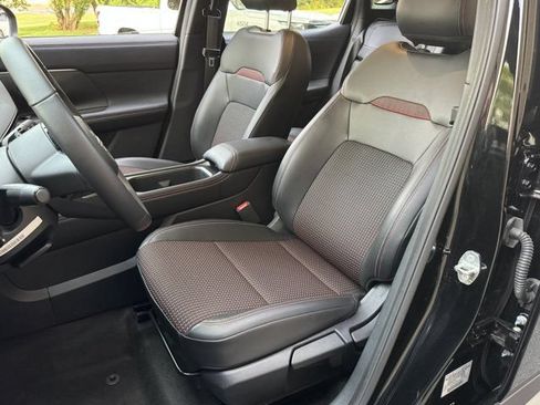 Used 2025 Nissan Kicks SR AWD/4WD image 24
