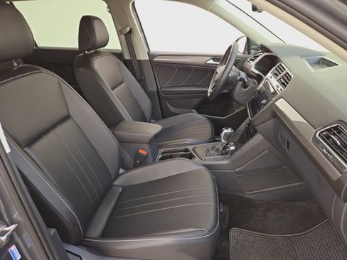 New 2024 Volkswagen Tiguan SE image 24