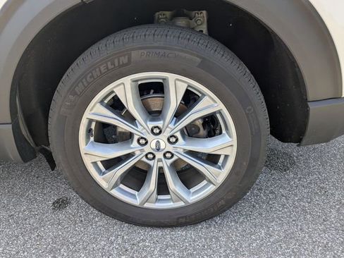 Used 2023 Ford Explorer XLT w/ Equipment Group 202A AWD/4WD image 17