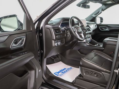 Used 2023 GMC Yukon SLT image 3