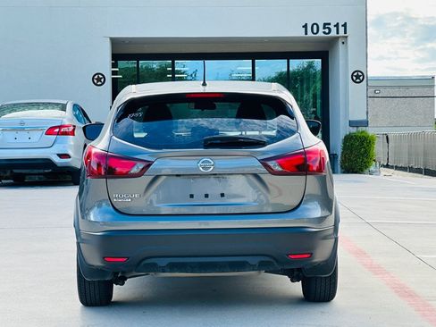 Used 2019 Nissan Rogue Sport S FWD image 9
