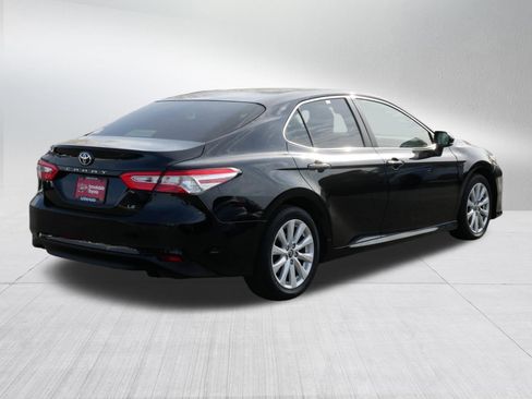 Used 2018 Toyota Camry LE image 7