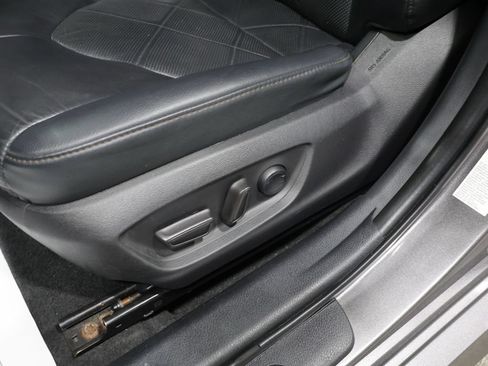 Used 2019 Toyota Camry XLE FWD image 12