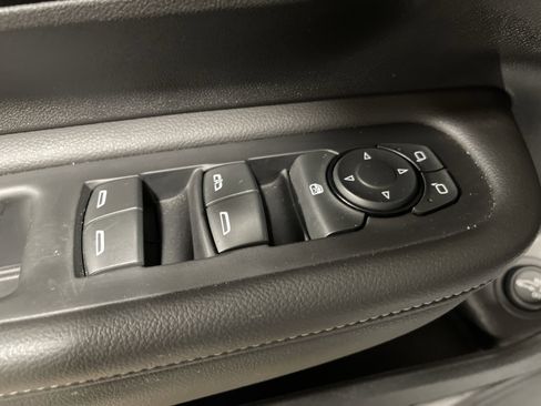 Used 2024 GMC Terrain SLT image 7