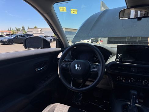 Used 2023 Honda HR-V LX image 21