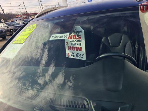 Used 2021 Buick Encore GX Select image 28