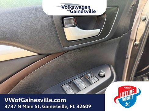 Used 2019 Toyota Highlander XLE FWD image 17