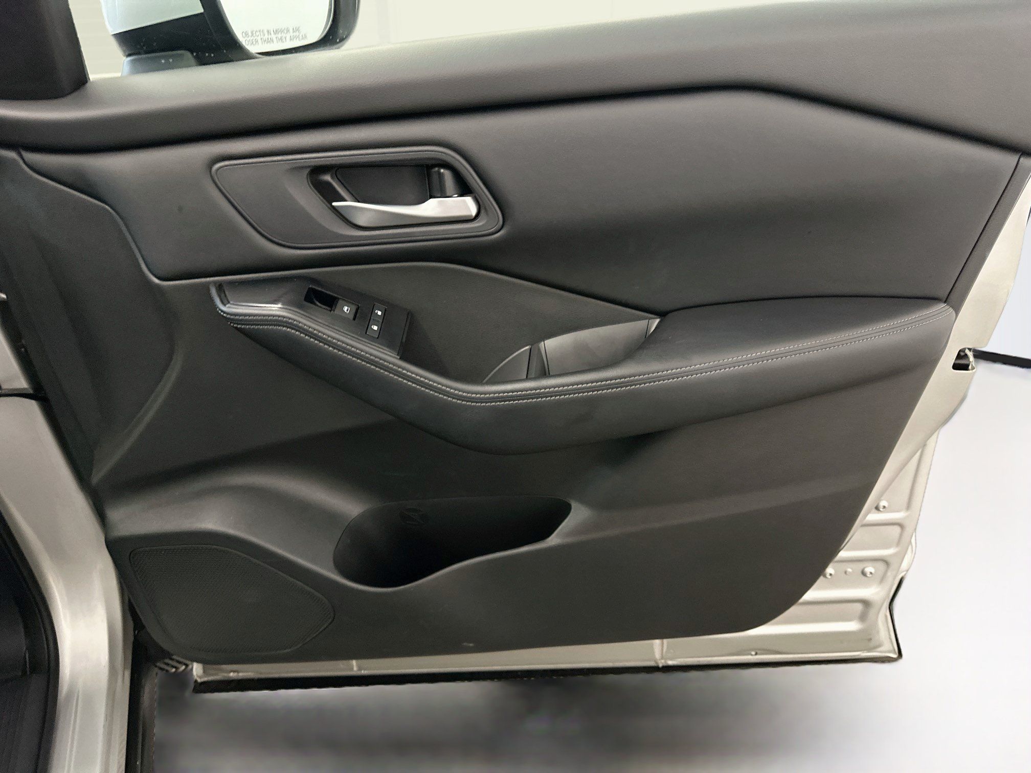 Used 2025 Nissan Rogue SV AWD/4WD image 33