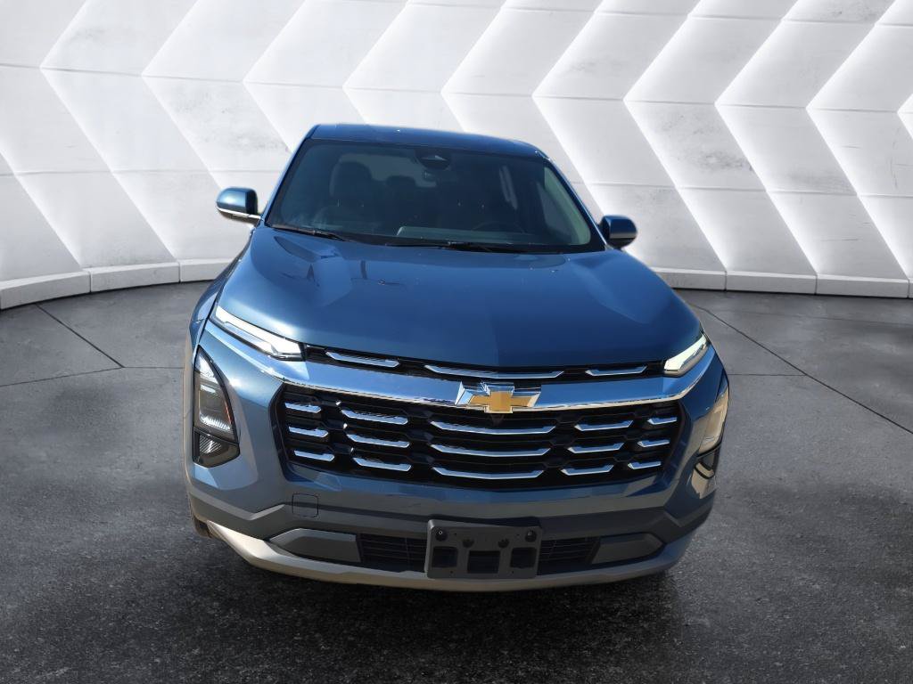 Used 2025 Chevrolet Equinox LT FWD image 2