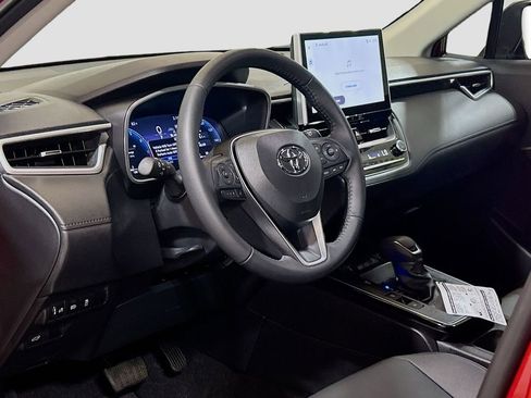 Used 2026 Toyota Corolla Cross XLE w/ Convenience Package FWD image 7