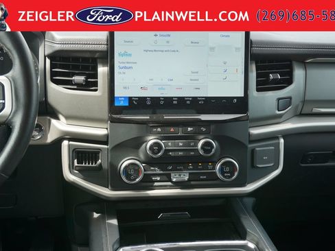 Used 2024 Ford Expedition XLT AWD/4WD image 17