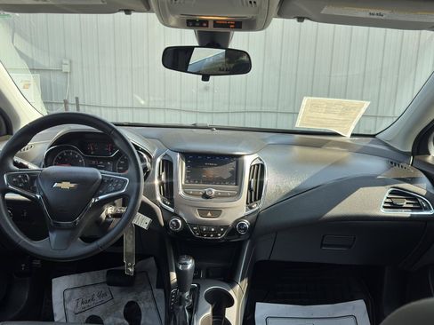 Used 2019 Chevrolet Cruze LT FWD image 13