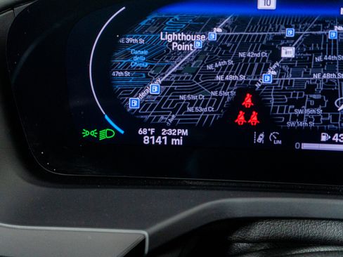 Used 2025 Porsche Panamera 4 image 42