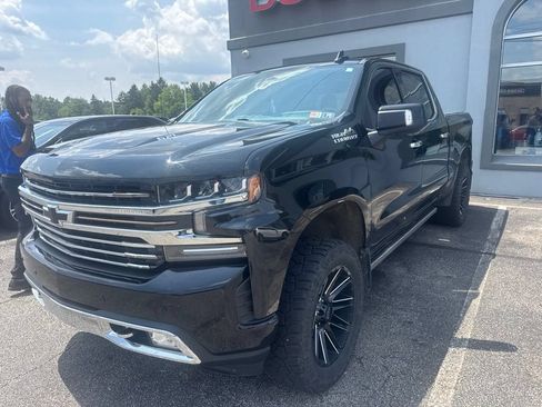 Used 2019 Chevrolet Silverado 1500 High Country w/ Technology Package AWD/4WD image 7