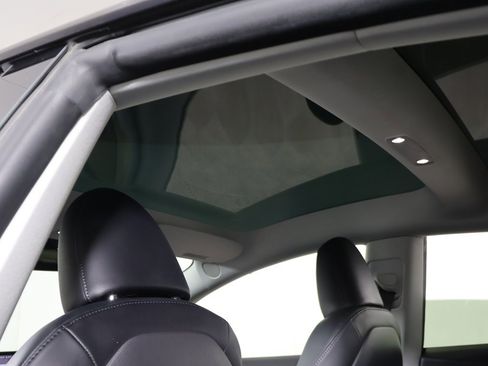 Used 2023 Tesla Model 3 Standard Range image 18