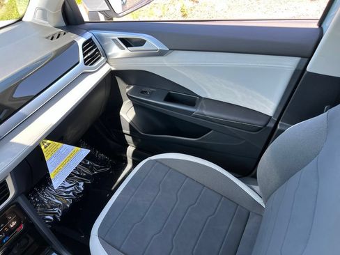 New 2026 Volkswagen Taos SE FWD image 26