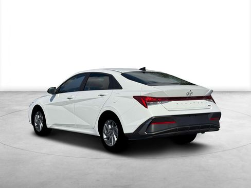 New 2026 Hyundai Elantra Blue image 5