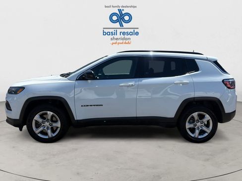 Used 2023 Jeep Compass Latitude w/ Convenience Group AWD/4WD image 3