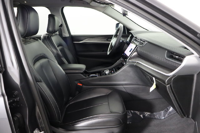 Used 2023 Jeep Grand Cherokee Limited RWD image 17