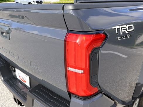 Used 2024 Toyota Tacoma TRD Sport image 9